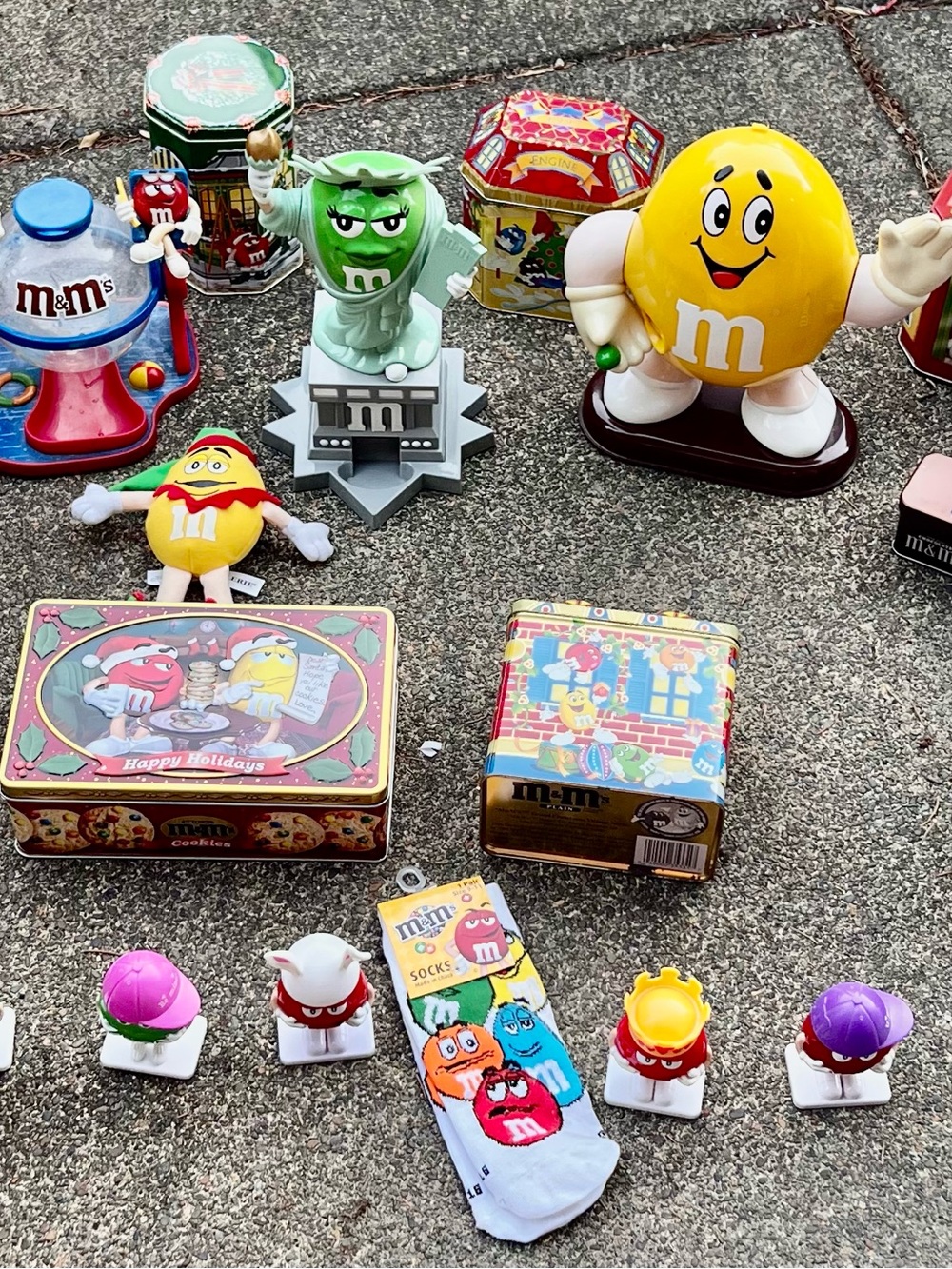 M&M'S  Yellow and Green Character Figures with Mini Tins and Collectibles